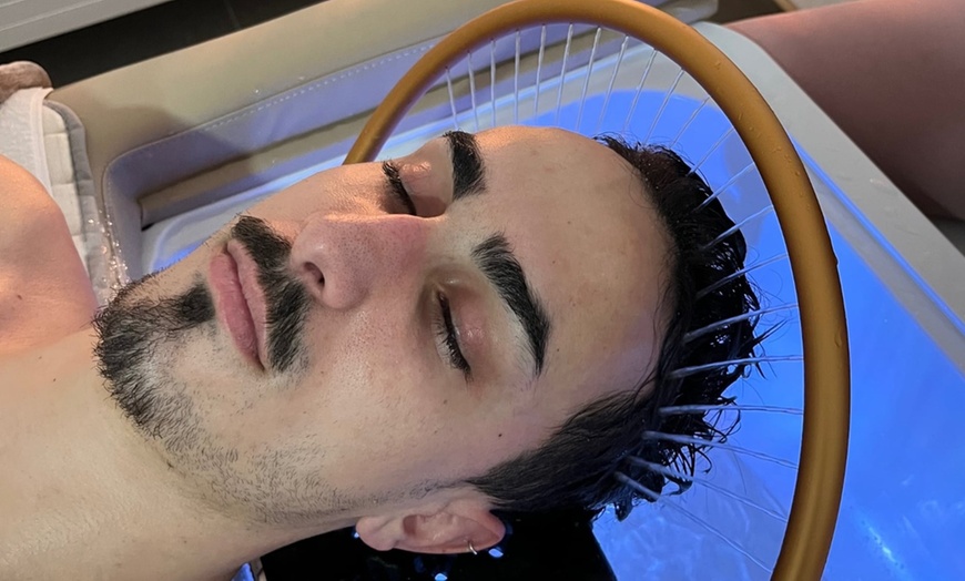 Image 2: Head spa con masaje de hombros y cuello, aparatología y lifting facial 