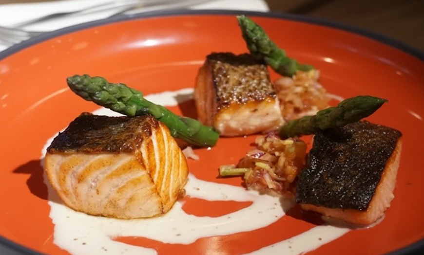 Image 7: Menú especial prémium para 2 o 4 personas con botella de vino 