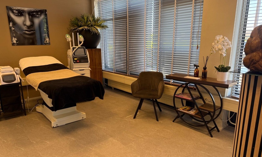 Image 3: Microdermabrasie: stap voor stap een gladdere en egalere huidtextuur 