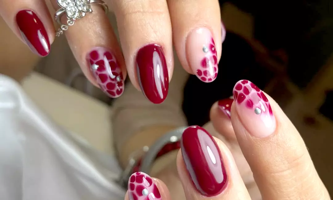 Sesión de manicura y/o pedicura con opción a manicura rusa para 1