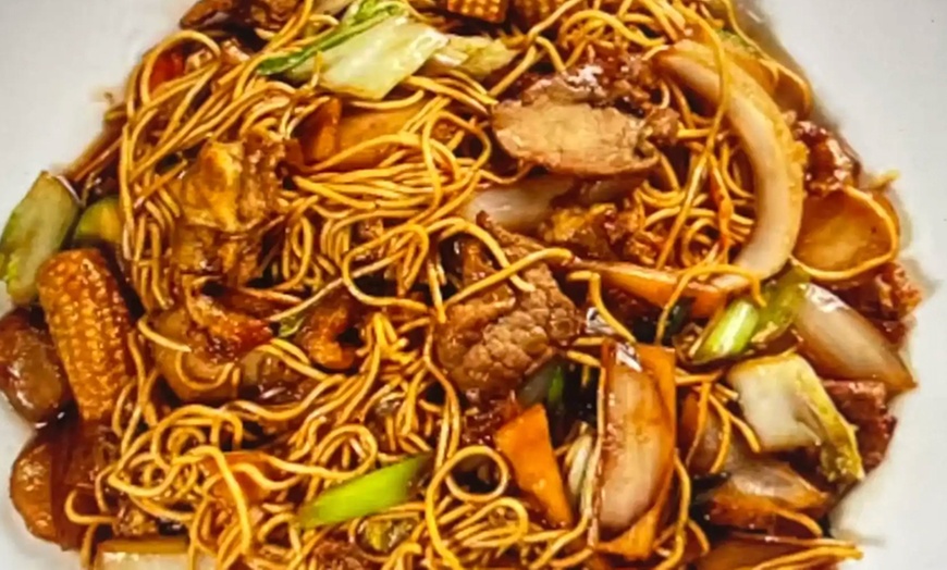 Image 3: Savor Authentic Thai Flavors with Dining Credits for Food & Drinks