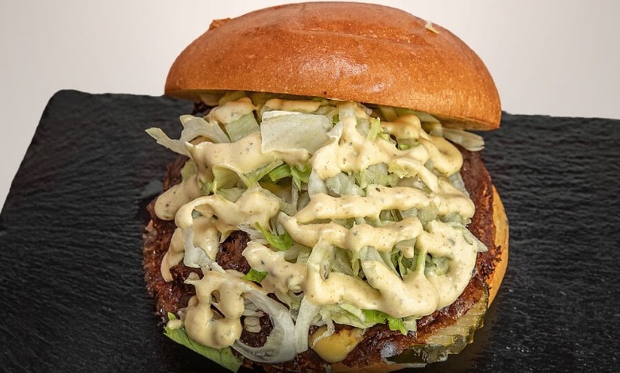 Image 10: Menú de hamburguesa con entrante, postre y bebida para 2 o 4 personas