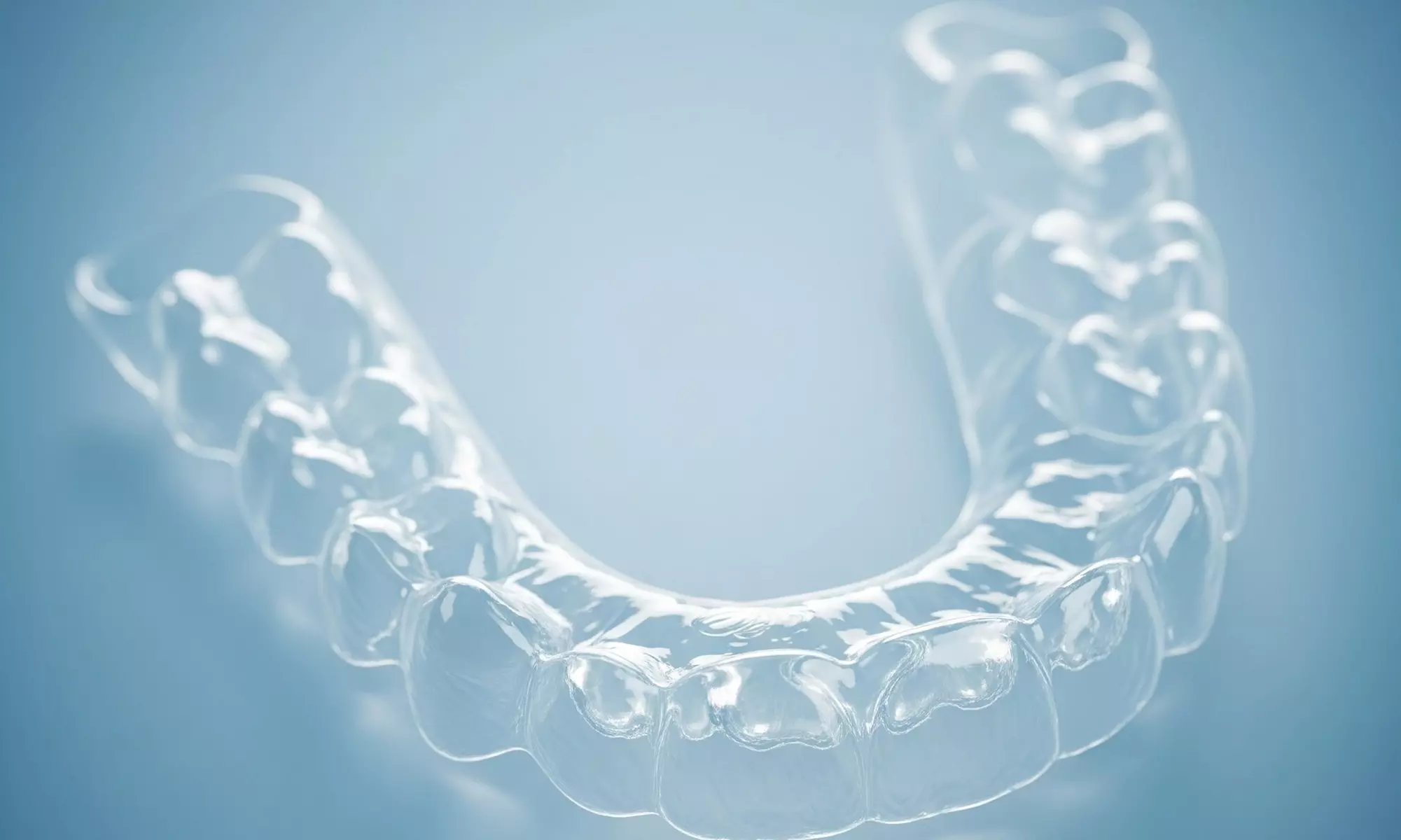 1 o 2 retenedores de ortodoncia transparentes con limpieza bucal