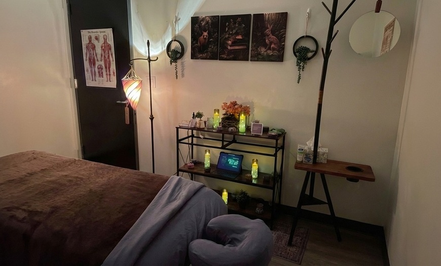 Image 3: Relaxing 60-Minute Swedish, Deep Tissue, or Aromatherapy Massages