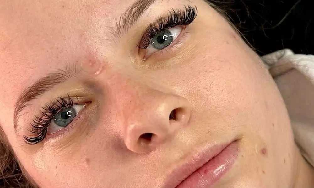 Transform Your Look with Hybrid, Volume, or Cluster Lash Extensions