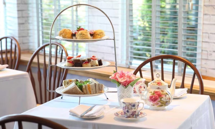 Image 5: 4* Falkirk: Double Room Stay with Optional Breakfast & 2-Course Dinner