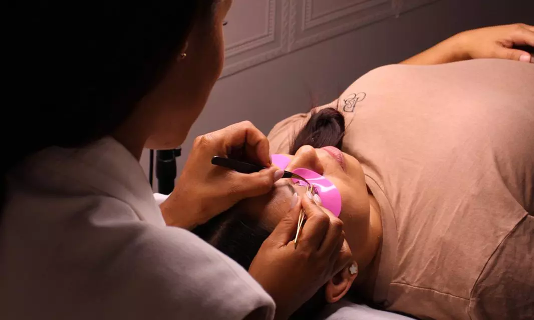 Manicura y o pedicura en Beleza & Co