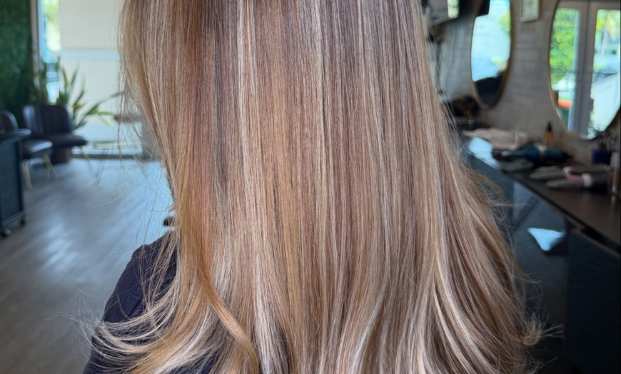 Image 2: Root Color, Partial Highlights or All Over Color @ Salon Style Brazil
