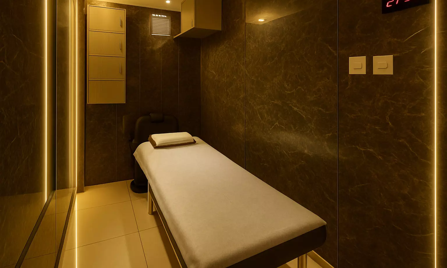 30-Minute Men's Foot Reflexology / Head Spa Treatment OR 30 or 60-Minute Full Body Spa Treatment (Up to 33% Off) - Primary Image