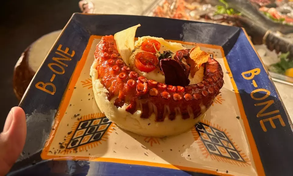 Menú mediterráneo prémium para 2 o 4 personas frente al mar