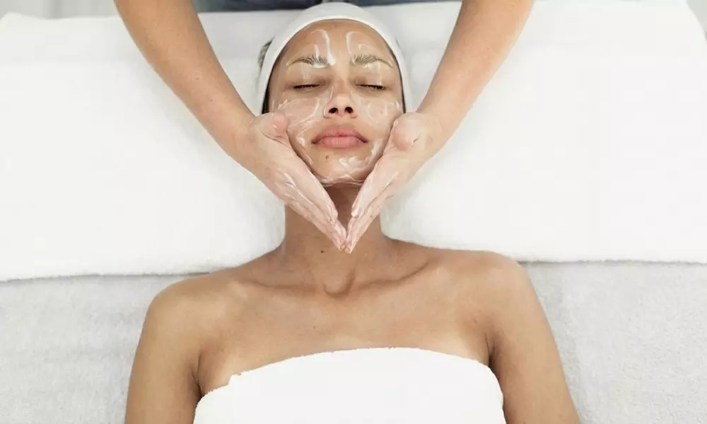 Bio & Vegan gezichtsbehandeling met producten van Vagheggi Bio+  incl. nek- en gezichtsmassage van 60 min. (53% korting) - Image 6