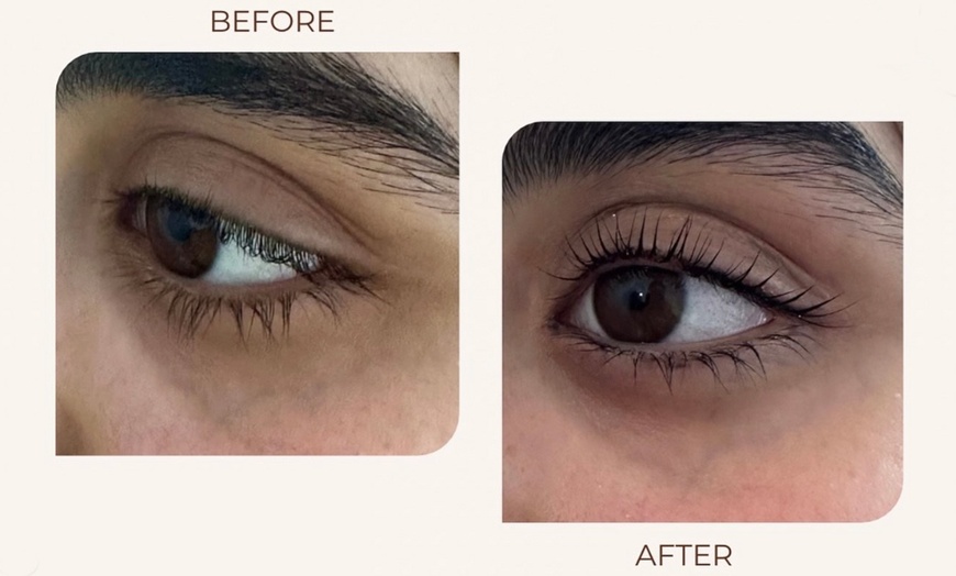 Image 2: Stralende oogopslag met een natuurlijke lift en langdurige krul