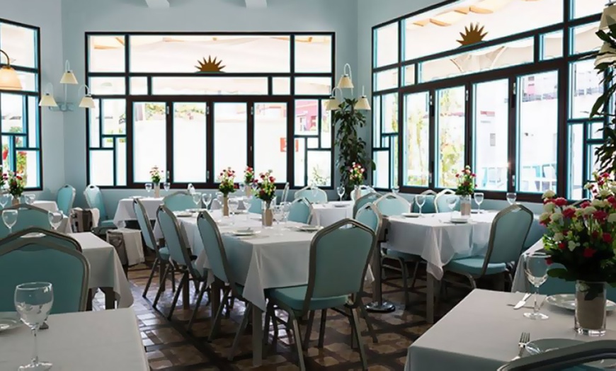 Image 10: Entrantes, principal o arroz, bebidas y postre para 2 o 4 personas