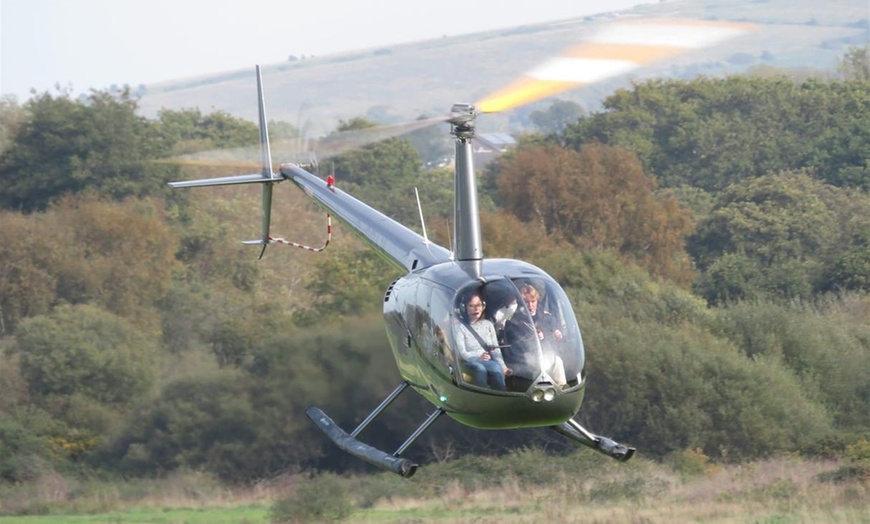 Image 2: 20-Min Helicopter Flying Lesson Experience with Hands-On Flying in UK