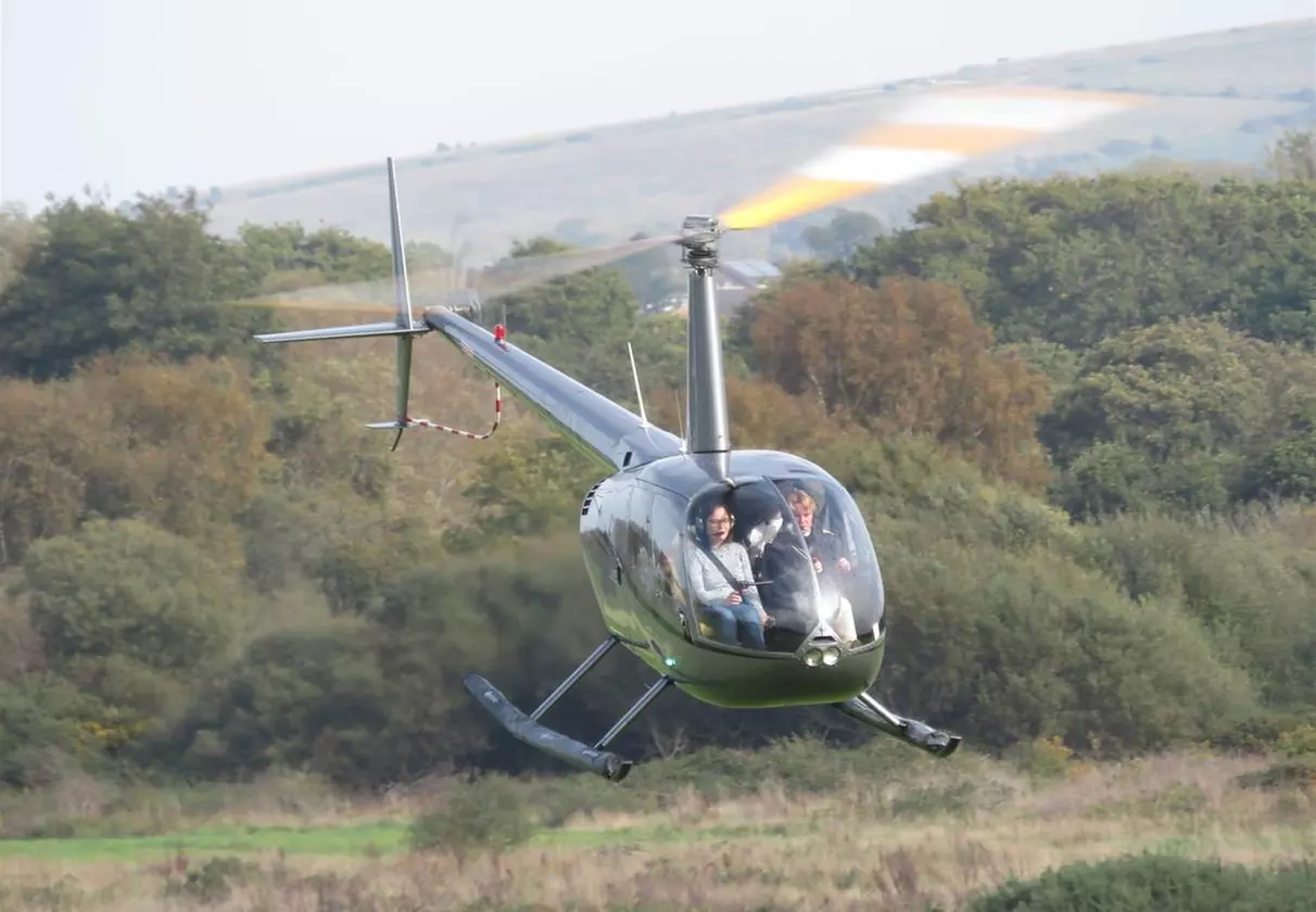 20-Min Helicopter Flying Lesson Experience with Hands-On Flying in UK