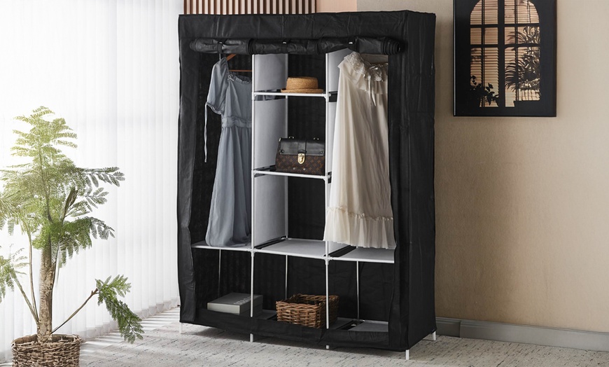 Image 15: Meubles de rangement et penderies