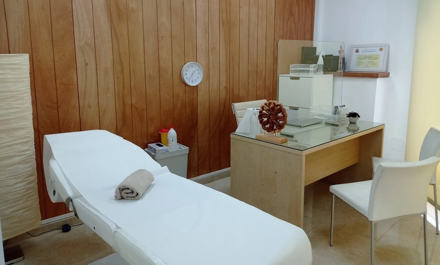 Image 3: Sesión de fisioterapia avanzada con diagnóstico inicial