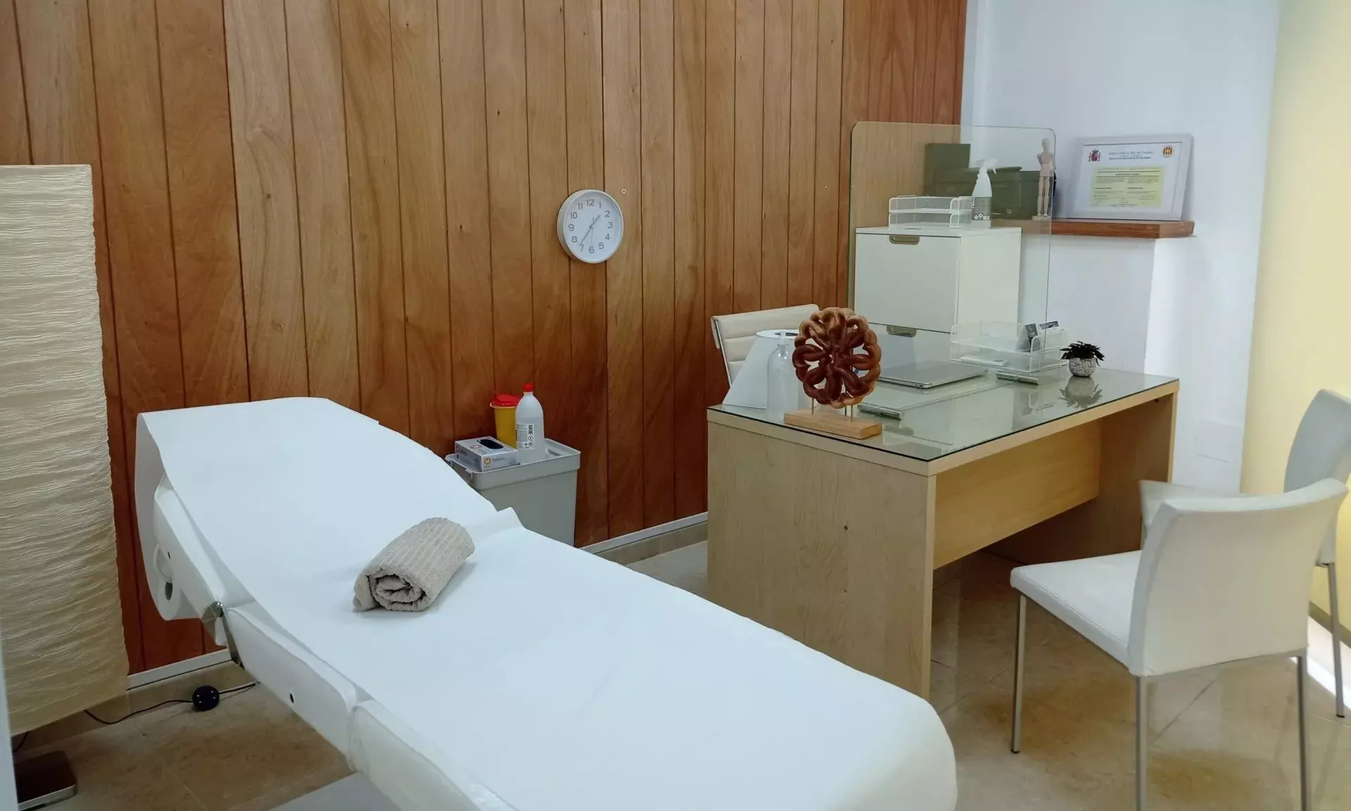 Sesión de fisioterapia avanzada con diagnóstico inicial