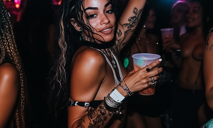 Image 1: 3-Hour Miami Hip-Hop Yacht Party with Live DJs & Free Drinks