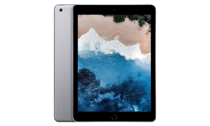 Image 5: Refurbished Apple iPad Air - 16GB or 32GB 9.7-Inch Tablet