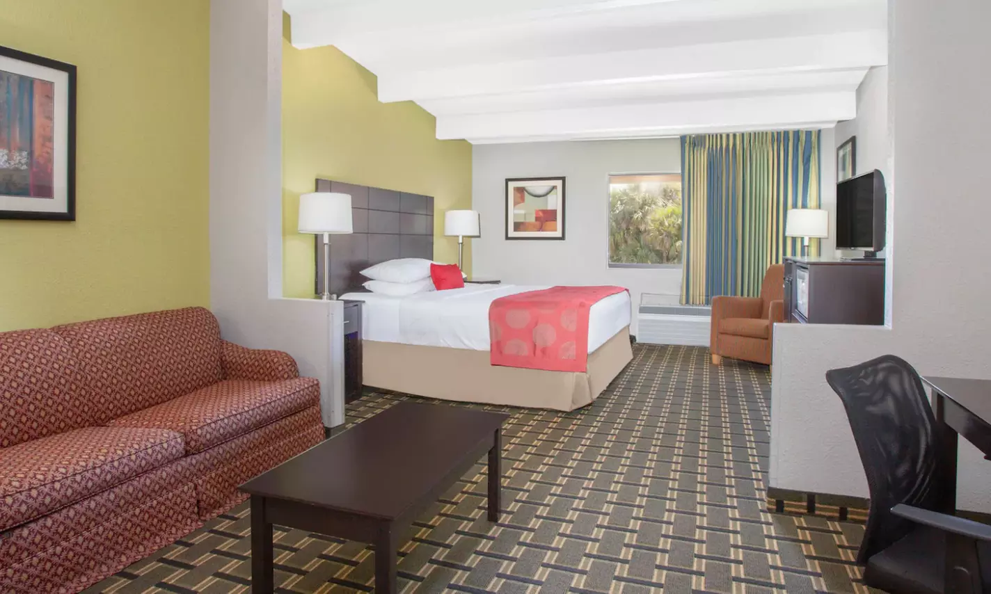 Stay at Ramada by Wyndham Davenport Orlando South - Image 5