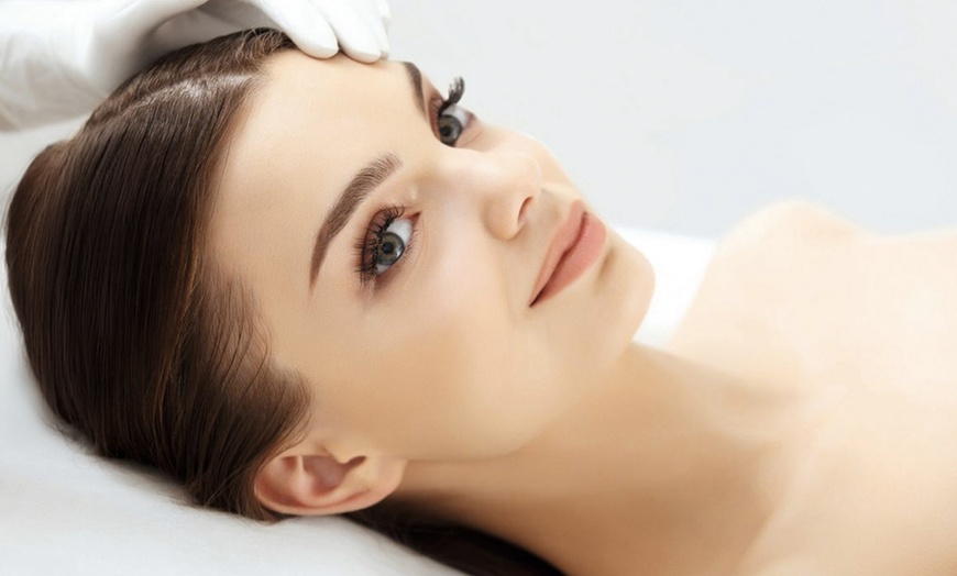 Image 1: Tratamiento reafirmante inyectado en 1 zona a elegir para 1 persona 