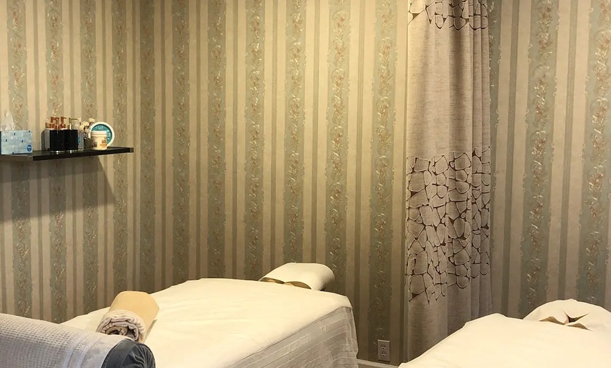 Image 4: Enjoy a Relaxing 60 or 90 Minute Prenatal Massage Experience