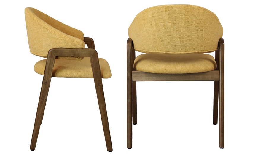 Image 39: Sillas de comedor tapizadas con patas de madera Woolden, de Doosense