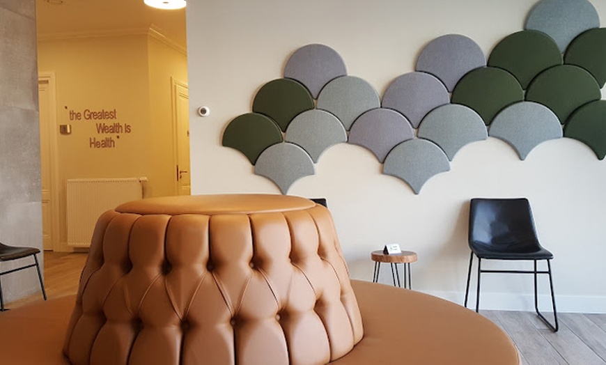 Image 2: Laat spanning los door massages met warmte en kalme bewegingen