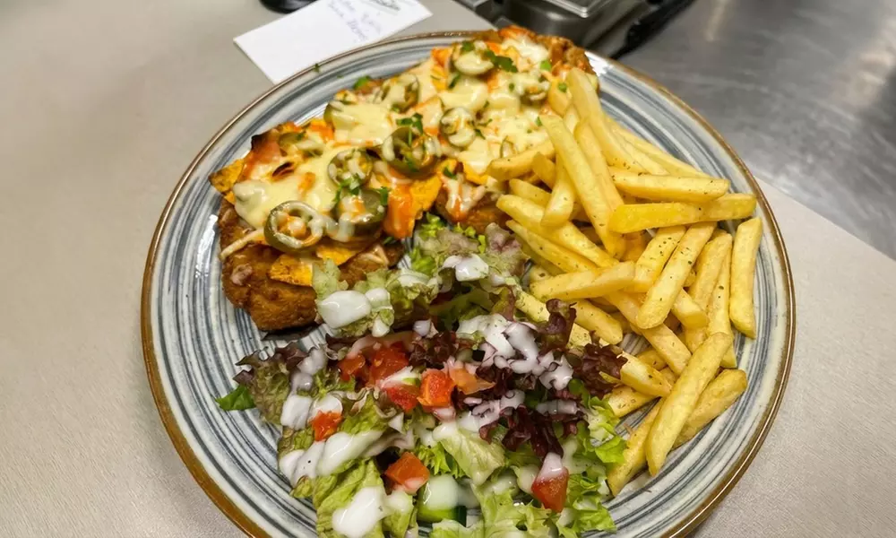 Schnitzelgericht nach Wahl mit Pommes frites & Salat für 1-4 Personen