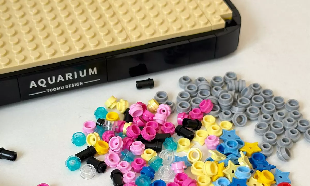 Aquarium Building Block Kit with Night Lights - 570 Pieces