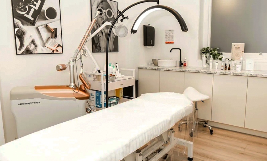 Image 5: Achieve Radiant Skin with Dermapen 4 Micro-Needling