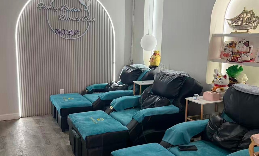 Image 7: Relax with a 75 Minutes Hot Stone Massage