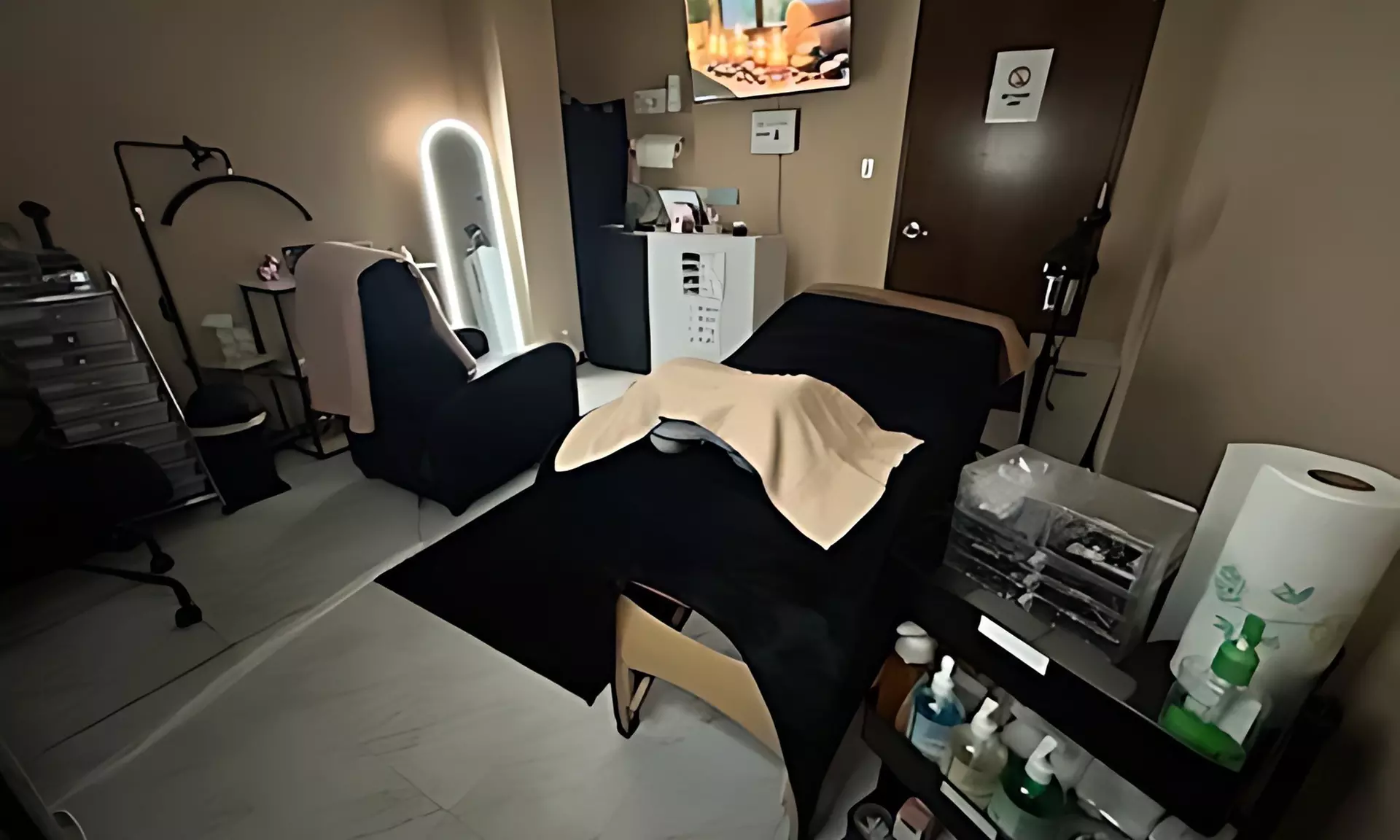 Full Set of Classic, Hybrid or Volume Eyelash Extensions