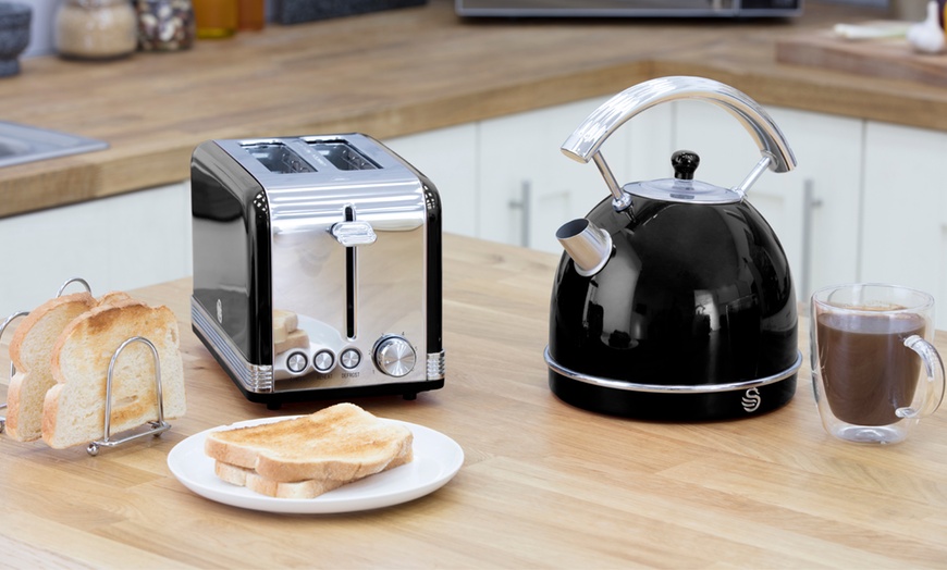 Image 7: Swan Retro Kettle and Toaster Set