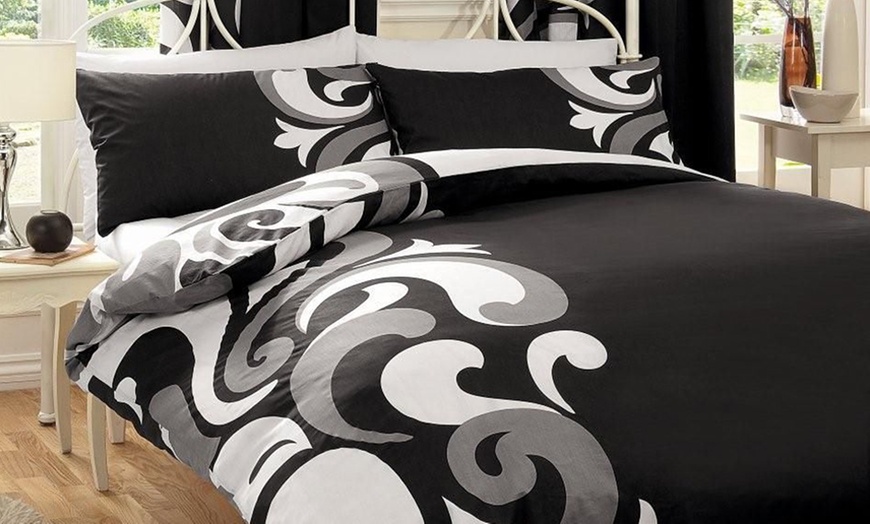 Image 11: Clearance Duvet Set