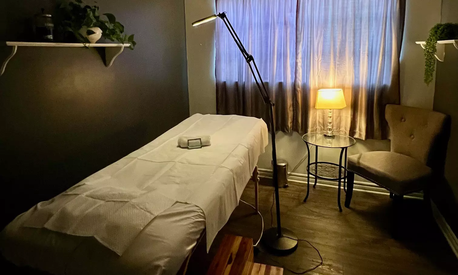 Women's Bikini, Brazilian, or Full Face Wax Available