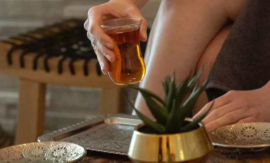 Image 19: Masajes y rituales con aceites, infusión o vino  