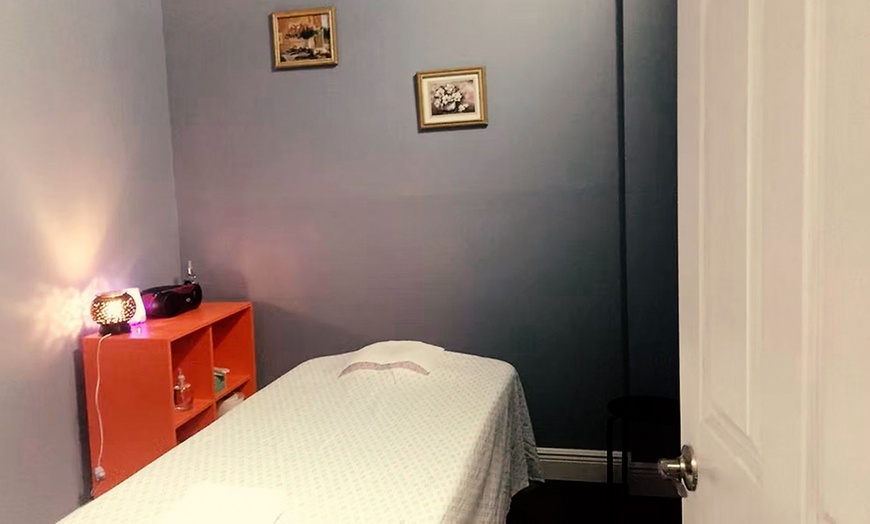 Image 3: Deep Tissue Hot Stone Massage with Walk-On-Back for One or Couples