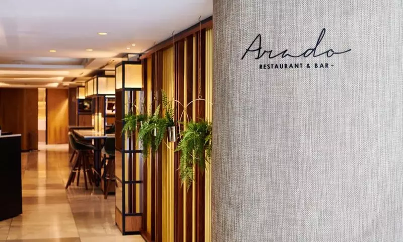 Ribeye Steak, Potatoes, Veg & Jus with a Glass of Wine for 2 or 4