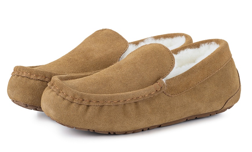 Image 6: Redfoot and Goodwin Smith Men's Sheepskin Mule Slippers