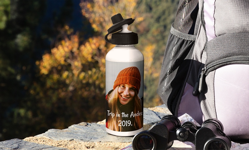 Image 9: Personalised water bottle