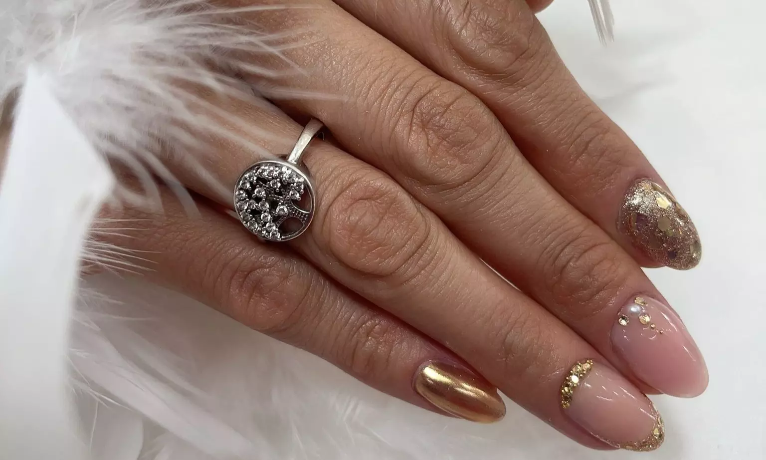 2 sesiones de manicura con esmaltado semipermanente para 1 persona