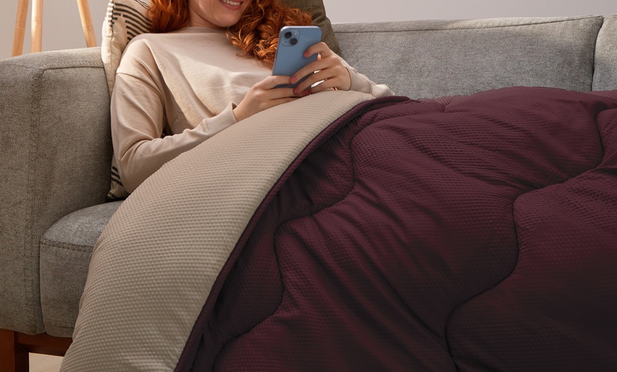 Image 3: Silentnight 10.5 Tog Seersucker Coverless Duvet Set