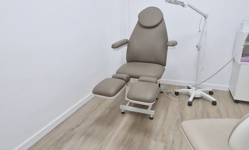 Image 8: 1 o 2 sesiones de quiropodia de 20-30 minutos para una persona