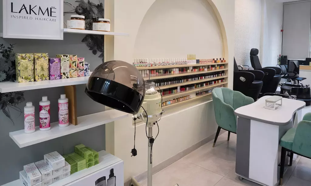 Revive Your Hair at Streaks Ladies Salon: Styling, Color & Treatment