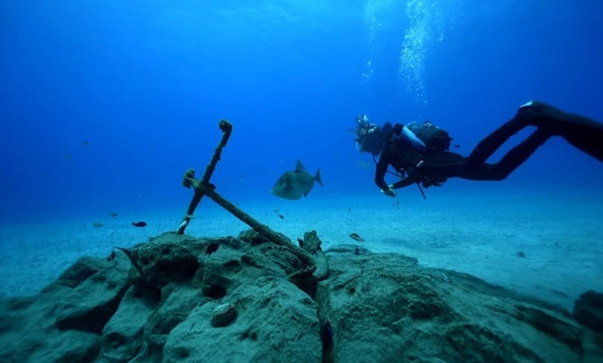 Image 7: Para 1 o 2 personas: bautismo de buceo con reportaje fotográfico