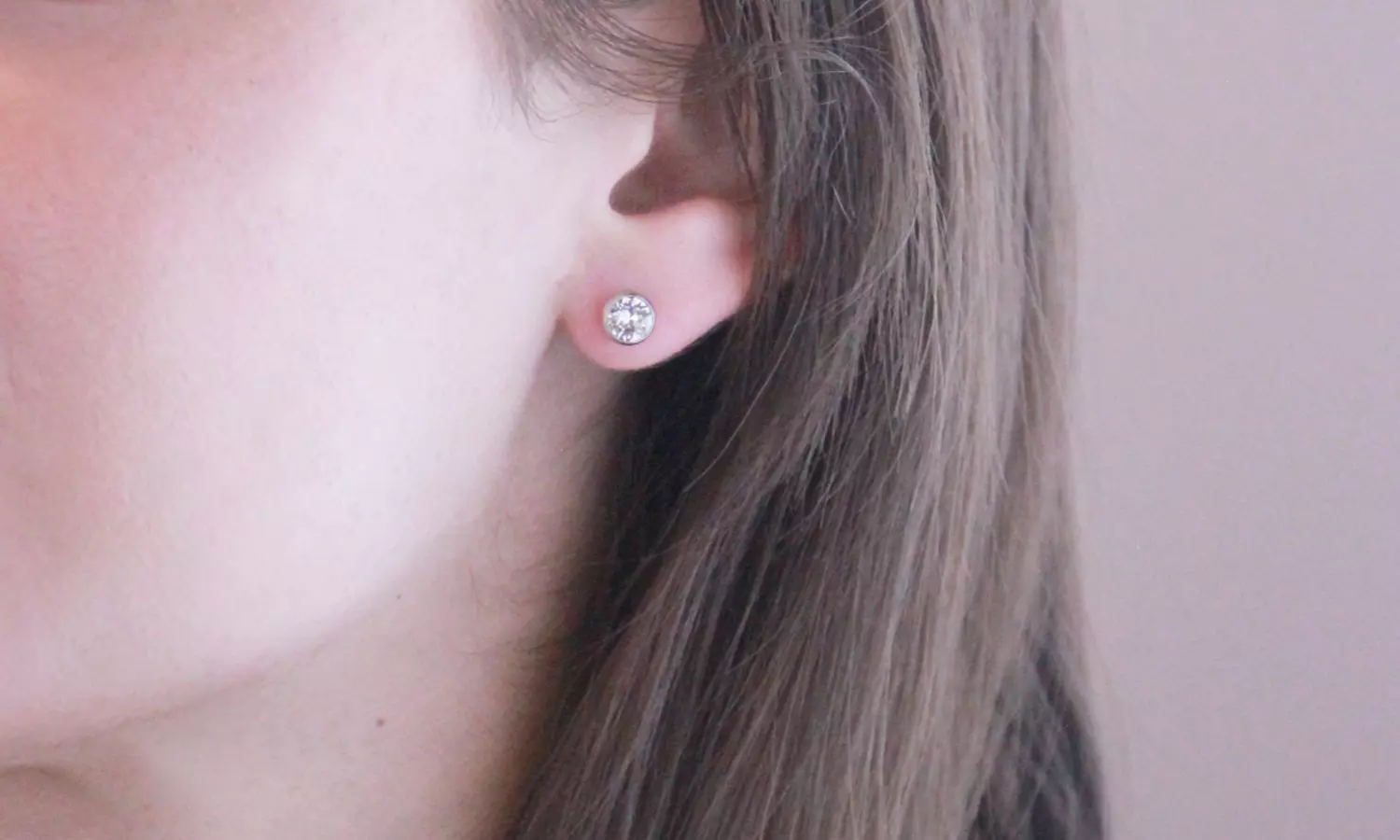 Collane, orecchini e bracciali con cristalli