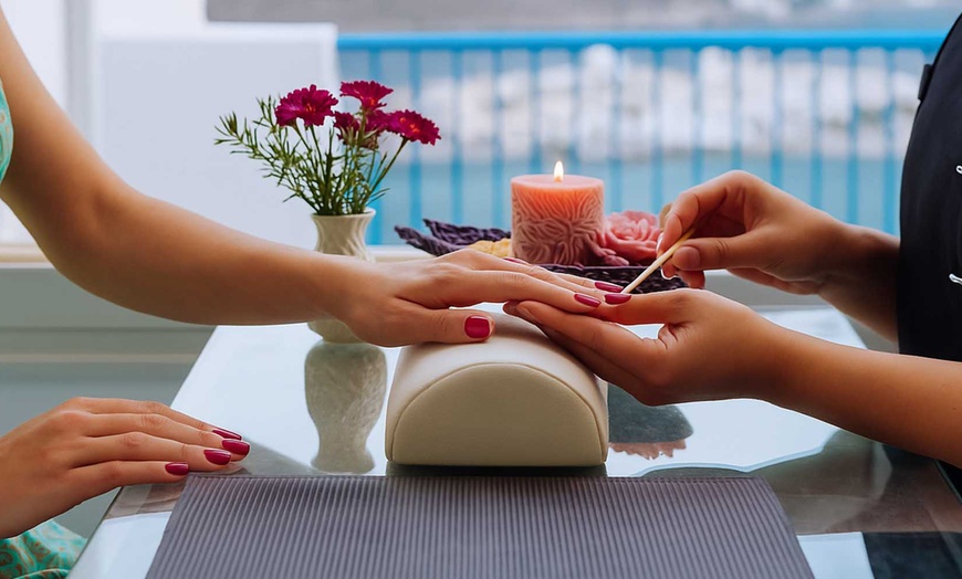 Image 1: Beauté des ongles avec Beautyglow byl