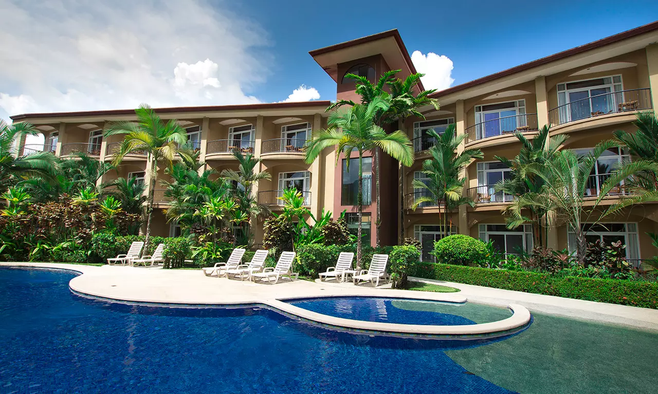 ✈ 5-Night Costa Rica Volcano & Cloud Forest Trip w/Air, Car Rental